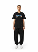 One Kickz Casablanca camiseta negra con logo estampado estilo hippie y cuello redondo.