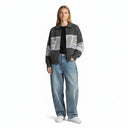 Modelo con chaqueta de punto gris Eme Studios Thrill con cremallera y logo, disponible en One Kickz