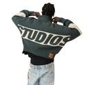 Jersey de punto con cremallera Eme Studios Thrill Hunt en verde oscuro con letras crema, de One Kickz