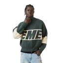 Jersey de punto con cremallera Eme Studios Thrill Hunt en verde oscuro y crema, con logo grande y cuello alto.