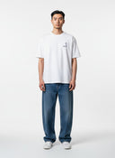 One Kickz Jacquemus Le T-Shirt Meru blanco de algodón con bordado de pez azul en el pecho.