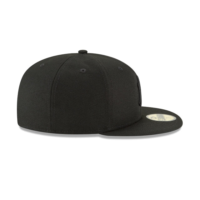 New Era New York Yankees Blackout Basic 59FIFTY Fitted Hat