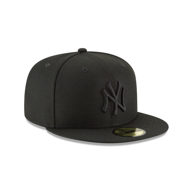 New Era New York Yankees Blackout Basic 59FIFTY Fitted Hat