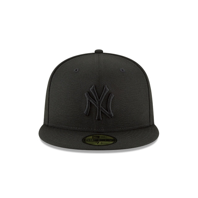 New Era New York Yankees Blackout Basic 59FIFTY Fitted Hat