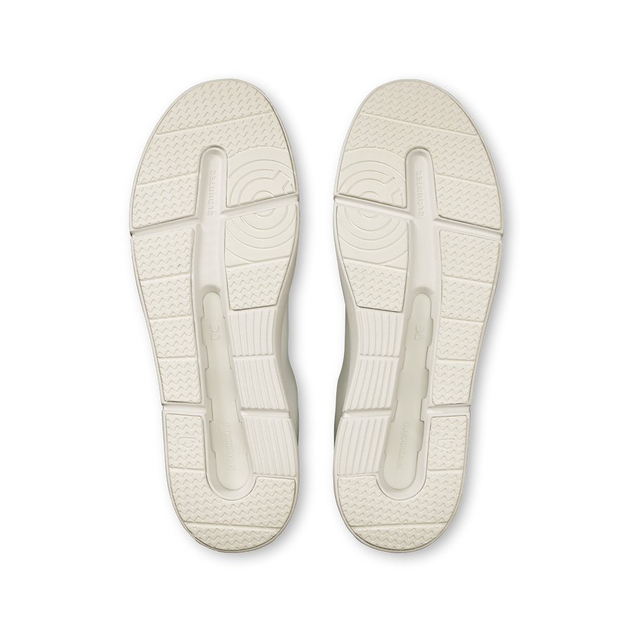 On THE ROGER Advantage White / White
