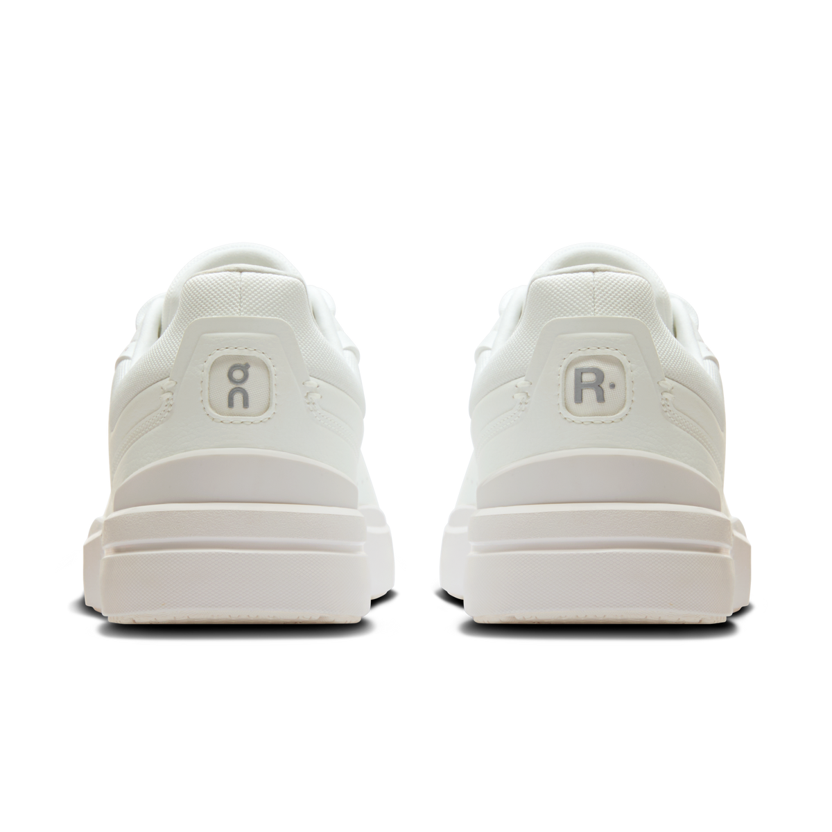 On THE ROGER Advantage White / White