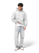 Modelo con sudadera gris One Kickz Represent Owners Club de algodón pesado con capucha y ajuste oversize