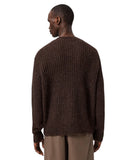 Vista trasera del jersey de punto grueso AllSaints Chainy en color marrón oscuro, disponible en One Kickz