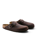 Zuecos One Kickz Birkenstock Boston en cuero nobuk aceitado color habana con hebilla ajustable y suela de corcho