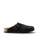 Zueco One Kickz Birkenstock Boston en ante negro con hebilla ajustable y suela de corcho característica