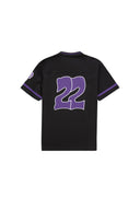 Camiseta de fútbol americano negra One Kickz Supreme Mitchell & Ness con el número 22 en morado y blanco