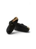 Zuecos Birkenstock Boston de ante negro con plantilla de corcho, disponibles en One Kickz
